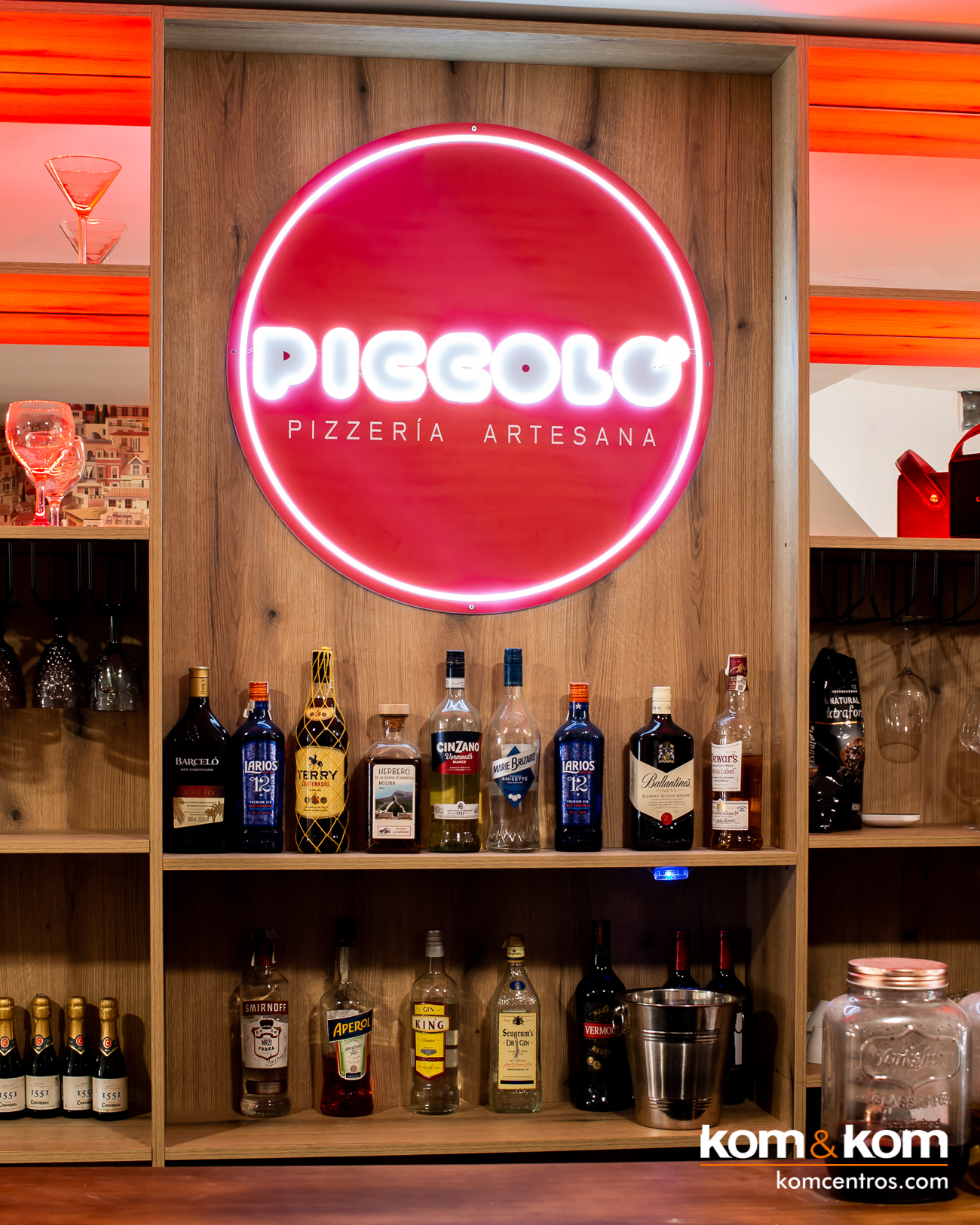 Barra y Botellero hecho a medida para Bar Restaurante Pizzería Yecla